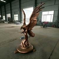 Sculpture en bronze coulée à la main, style animal majestueux, taille personnalisée, ornement paysager pour campus d'entreprise, statue d'aigle en vol