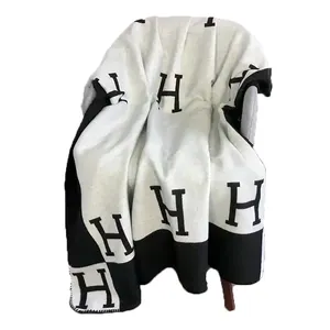 HengTai ins moda yeni kaşmir yün atmak H mektup baskı kontrol için mikrofiber Polar battaniye ev dekor