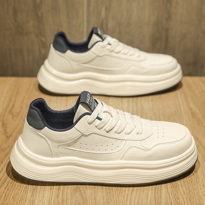 <span class=keywords><strong>Scarpe</strong></span> da uomo autunnali 2025: Nuove sneakers casual da corsa con rialzo, stile coreano, alla moda per studenti, con suola spessa in mesh, bianche e di tendenza - Product Image 1