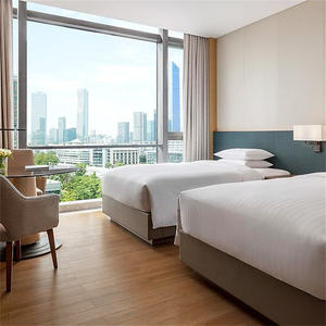 Meubles commerciaux modernes Ensemble de chambre à coucher d'hôtel 5 étoiles Personnalisable Lit en bois massif avec tête de lit et table de chevet Taille Queen King - Product Image 1