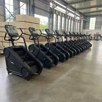 Monte-escalier commercial robuste à moteur avec cadre en acier, capacité de charge de 160 kg, et moniteur de fréquence cardiaque LCD