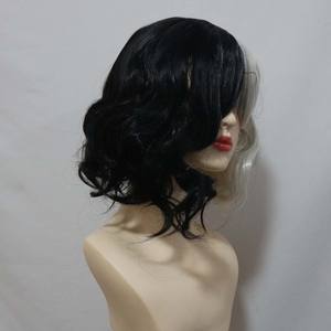 Halloween Cosplay resistente al calor sintético mujeres rizado blanco y negro <span class=keywords><strong>Cruela</strong></span> Devile peluca - Product Image 6