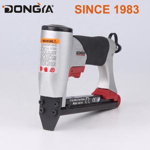 <span class=keywords><strong>Agrafeuse</strong></span> Dongya 8016 de qualité industrielle <span class=keywords><strong>pour</strong></span> le bois, pistolet à agrafes pneumatique <span class=keywords><strong>pour</strong></span> meubles, décoration, prise en charge de la personnalisation OEM - Product Image 2