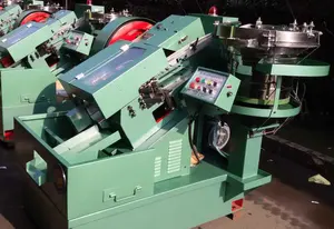 Machine à rouler les fils arc-en-ciel Machine automatique de fabrication de vis