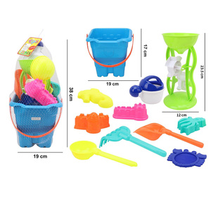 Ensemble de jouets de plage colorés pour enfants avec seau, pelle, bêche, sablier – Jouets d'été pour aire de jeux extérieure et bac à sable – Vente en gros - Product Image 3