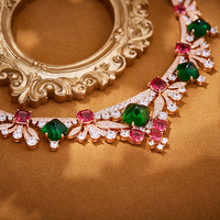 Nouvel ensemble de bijoux pour femme 2025 : Collier et boucles d'oreilles Feuille d'érable en laiton plaqué or avec zircon coloré – Accessoires de mariage