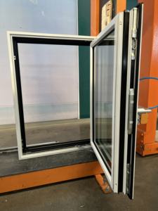 मिंगलेई शीर्ष गुणवत्ता वाले थर्मो आइसोलेशन विला बाहरी निष्क्रिय घर स्विंग कीट स्क्रीन के साथ ट्रिपल ग्लेज्ड खिड़कियां - Product Image 3