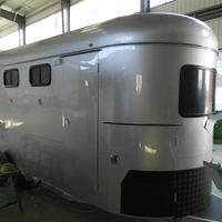 Remorque pour chevaux imperméable, antidérapante, avec plancher sur mesure