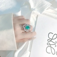 Anillo de piedras preciosas de color esmeralda de circón de lujo para mujer, anillo ajustable versátil elegante hueco de platino de gama alta