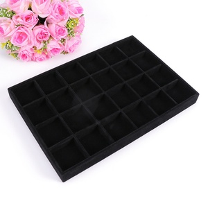 Plateau organisateur de bijoux en velours pour pendentifs et bracelets - Product Image 2