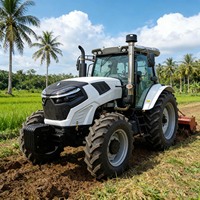 Le tracteur de 160 CV avec moteur diesel turbocompressé, un grand réservoir de carburant et une longue autonomie, peut être réglé sur plusieurs vitesses