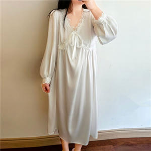 Camicia <span class=keywords><strong>da</strong></span> <span class=keywords><strong>Notte</strong></span> Sexy in Raso di Alta Qualità <span class=keywords><strong>Taglie</strong></span> <span class=keywords><strong>Forti</strong></span> XL-4XL Manica Lunga Scollo a V Ampia 100kg Adatta per Ragazze Formose Sopra il Ginocchio - Product Image 3