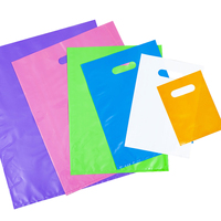 Sac plat promotionnel en PE recyclable imprimé en héliogravure avec poignée découpée sur mesure pour vêtements, chaussettes, chaussures et fourrures