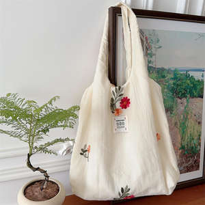 Sac à main simple pour femme avec motif floral, magnifique sac à bandoulière pour femme pour les trajets quotidiens - Product Image 6