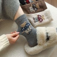 Vente en gros de chaussettes Offre Spéciale de haute qualité en coton pour femmes et filles avec ours mignon personnalisées, confortables, respirantes et souples absorbant la sueur