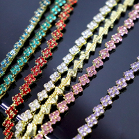 Chaîne de strass multicolore personnalisée en usine F175 Vêtements Sandales Accessoires de décoration