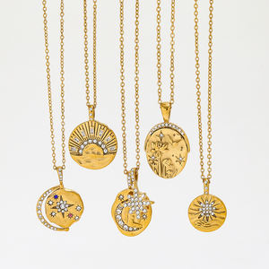 <span class=keywords><strong>Collana</strong></span> Joolim <span class=keywords><strong>con</strong></span> Ciondolo a Moneta in Acciaio Inossidabile <span class=keywords><strong>con</strong></span> Zirconi <span class=keywords><strong>Sole</strong></span> <span class=keywords><strong>Luna</strong></span> <span class=keywords><strong>e</strong></span> Stella, Placcata Oro 18K PVD, Impermeabile <span class=keywords><strong>e</strong></span> Antiannerimento, Gioiello di Tendenza - Product Image 1