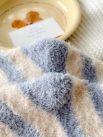 Chaussettes d'hiver douillettes pour femmes avec logo personnalisé, chaussettes à rayures mignonnes, longueur haute, respirantes, durables, chaussettes douillettes de Noël