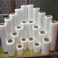 Rouleaux de film étirable PE de haute qualité, étirés à la main, sont utilisés pour l'emballage de palettes.