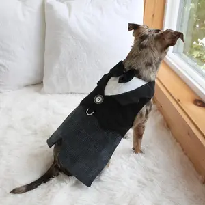 Qiqu Haustierzubehör individueller neuer Designer Hundespikot schwarz und weiß Hundestox Pet-Anzug Hosenanzug Welpenkostüme Haustierbekleidung für Hunde