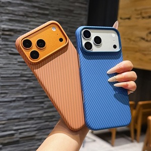 Étui de téléphone Premium en fibre de carbone avec texture effet cuir pour iPhone 18 Pro Max 17 Pro, avec bouton d'objectif métallique, fin et antichoc - Product Image 3