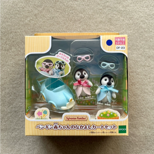 Figurines Calico Critters <span class=keywords><strong>Sylvanian</strong></span> Families Penguin Baby 2 pièces avec chariot, adorable personnage moelleux, ornement de présentation - Product Image 1