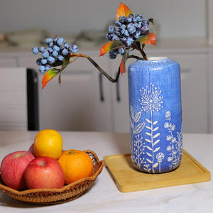 Jarrón de Porcelana Azul y Blanca, Cerámica Vintage Pintada a Mano, Jarrón Decorativo en Relieve, Envío Rápido, Luz Cálida para Regalos de Inauguración de Casa - Product Image 4