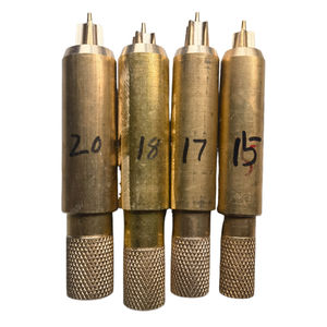 Strumenti e Componenti Pirotecnici Tutto-in-Uno: Stampo per Fuochi d'Artificio, Manico in Rame, Piastra a Stella, Pompa, Scintillatore, Stampo Cilindrico per Matrimoni - Product Image 1