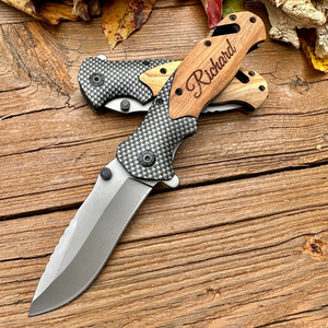Coltello Tascabile con Manico in Legno e Incisione di Pesce/Squalo, Coltello Pieghevole Incidibile, Regalo di Natale <span class=keywords><strong>per</strong></span> la <span class=keywords><strong>Cucina</strong></span>, Disponibile negli USA - Product Image 5