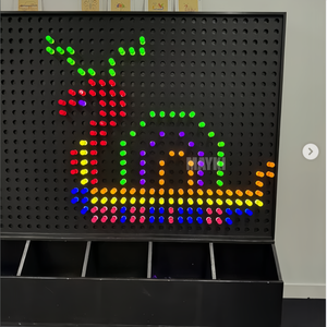 Équipement sensoriel tactile interactif : Mur de clous LED pour stimulation visuelle, Tableau de clous coloré Lite-Brite pour salles de jeux - Product Image 5