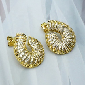 Boucles d'oreilles en zircon de luxe, design symétrique créatif, plaqué or, style rétro vintage classique, bijoux pour femmes, cadeau - Product Image 2
