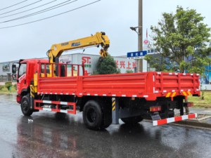 Camión de Transporte de Acero para Construcción de 10T con Grúa de 5T, Camión de Carga Hidráulico Dongfeng 4x2 para Logística de Materiales de Construcción - Product Image 4