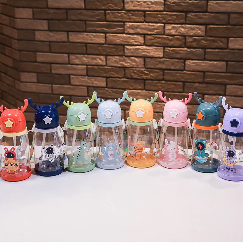 580ml新しいデザインの屋外プラスチックウォーターボトル子供用かわいいストローカップキッズプラスチックドリンクウォーターボトル