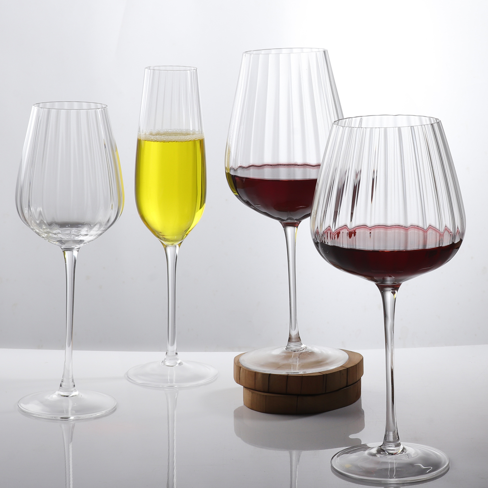 Thủy tinh pha lê thủy tinh stemware Wine cup rượu sâm banh hộ gia đình pha lê thiết kế phổ biến dọc sọc đỏ bên đất sét uống Kính