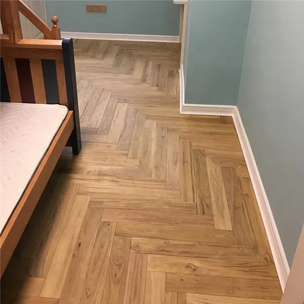 Bassa manutenzione teak a spina di pesce parquet pavimento in legno di teak