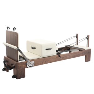 Reformeur de Pilates en bois de noyer de luxe, équipement de fitness professionnel pour studio de Pilates, construction durable - Product Image 2