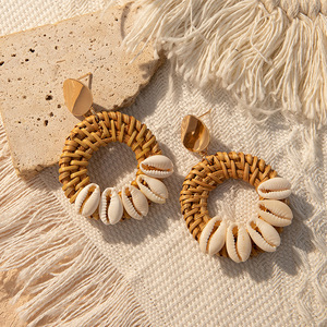 Pendientes tejidos, pendientes huecos redondos geométricos de ratán, Pendientes colgantes de concha exagerada para mujer Uionen 1071 - Product Image 3