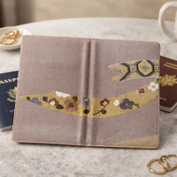 Porte-passeport carré brodé à la main en fil d'or Kesi Silkvivre, organiseur de voyage de luxe, idée cadeau islamique