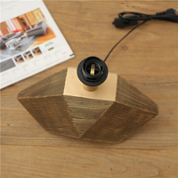 Lampe de bureau en résine géométrique moderne, base texturée dorée de luxe, abat-jour en tissu noir, lampe de table pour la décoration de la maison, lampe de chevet