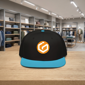 Casquette à visière plate brodée sur mesure en sergé de coton, réglable, unisexe, respirante, décontractée, avec logo et couleur personnalisés - Product Image 1