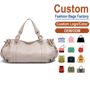 Sac bandoulière cylindrique en cuir PU avec chaînes, finition mate raffinée |   Dame Hiver |   Couleurs multiples |   Écologique |   Personnalisation - Product Image 1
