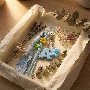 Porte-clés Ours Alphabet Bleu Imprimé en 3D avec Ruban Floral et Fermoir Étoile, Breloque de Sac en PLA, Accessoire Y2K Balletcore Doux et Cool, Cadeau Personnalisé - Product Image 4