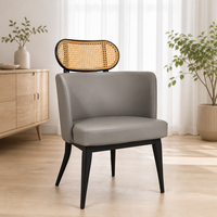 Chaise de salle à manger Barrel Wrap avec dossier en rotin en forme de pilule et coussin en cuir sur structure en bois grainé