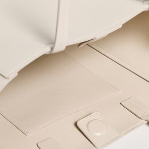 กระเป๋าโท้ทหนังปักลายเองสำหรับผู้หญิง แบบพกพา ปิดด้วยแม่เหล็ก สะพายไหล่เดียว กันน้ำ เหมาะสำหรับวันหยุดสุดสัปดาห์ ฤดูใบไม้ร่วง/ฤดูหนาว - Product Image 3