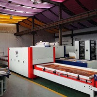 Presse à laminer sous vide pour portes en bois avec commande PLC, table de travail 2500x1300mm, puissance 40kw pour la fabrication de portes en PVC