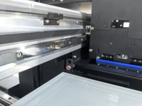 Impresora UV Plana de Alta Precisión 6090 con Posicionamiento Visual para Producción en Masa de Artículos Cilíndricos de Plástico, Acrílico y Metal
