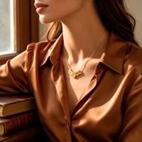 Collier pour femme de style français plaqué or 18 carats, avec disque rond irrégulier et chaîne serpent, poli, minimaliste, élégant, cadeau de bijoux