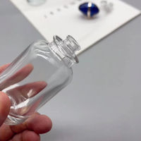 Flacon de parfum en verre transparent dégradé givré noir mat de 30 ml/50 ml/100 ml avec fond épais pour crème de soin de la peau