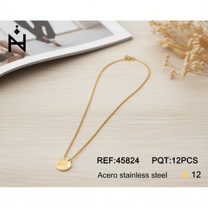 Collier pendentif en acier inoxydable en forme de L Angelina, plaqué or, minimaliste, à porter tous les jours, chaîne unisexe 1,9 cm - Product Image 2