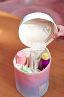Trousse de Maquillage Cylindrique en Cuir PU Dégradé de Qualité Supérieure avec Séparateurs Ajustables, Boîte de Rangement pour Articles de Toilette et Maquillage